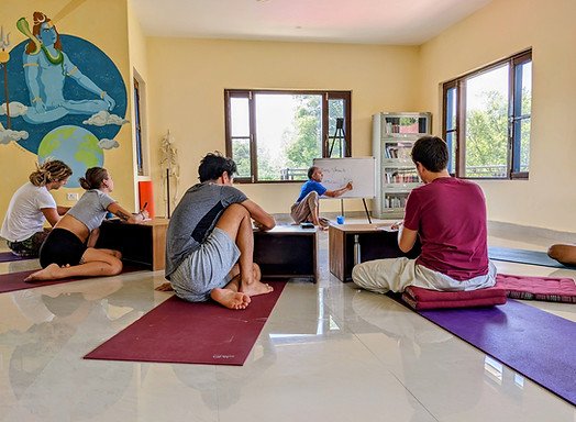 explaining the difference between Vajrayana and Indian Tantras during the long term yoga ttc